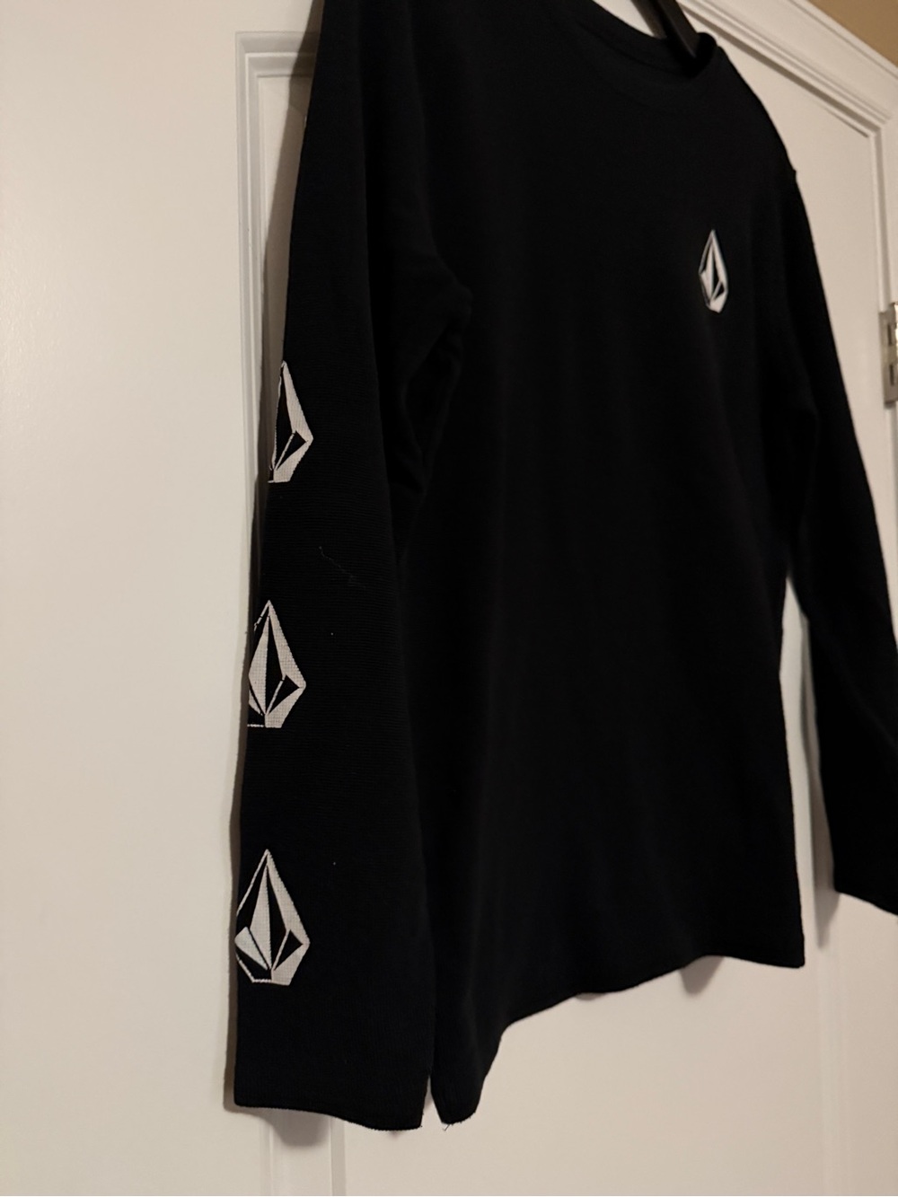 Volcom Men’s size S Black Crewneck Long sleeve t-shirt with White Logo Accents.